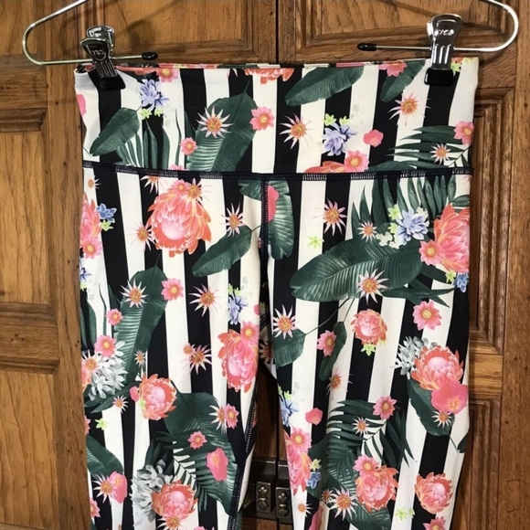 Lululemon Wunder Under Crop *Full-On Luxtreme Floral Palm Play- EUC - Picture 4 of 4